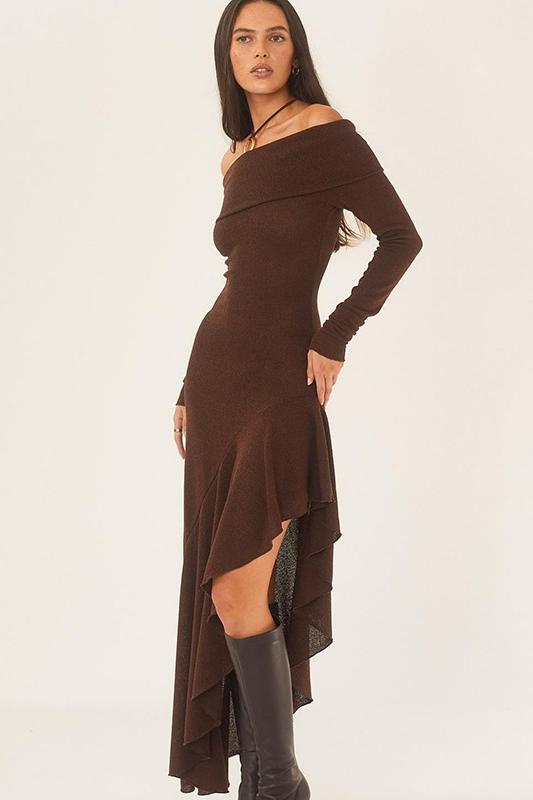 Stilværk™ | Alisa off-shoulder, udsvajet strikket midikjole
