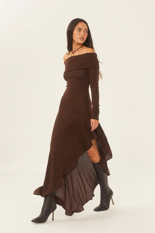 Stilværk™ | Alisa off-shoulder, udsvajet strikket midikjole