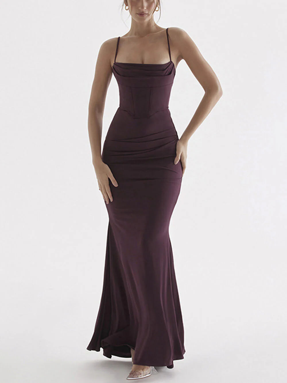 Stilværk™ | Aften-maxikjole med firkantet hals og havfruesnit