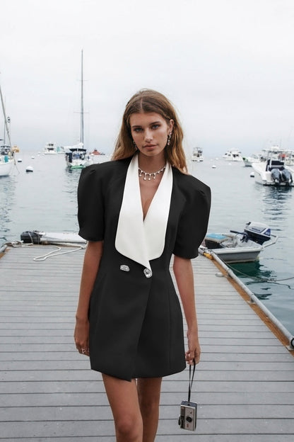 Stilværk™ | Elsie V-udskæring rygløs satin-minikjole