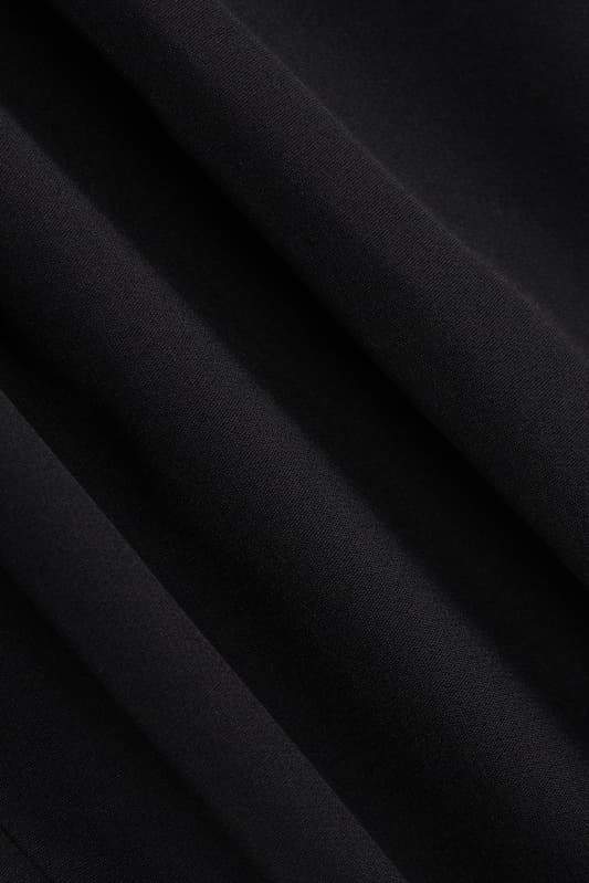 Stilværk™ | Evelyn minikjole med cap-ærmer og plisseringer