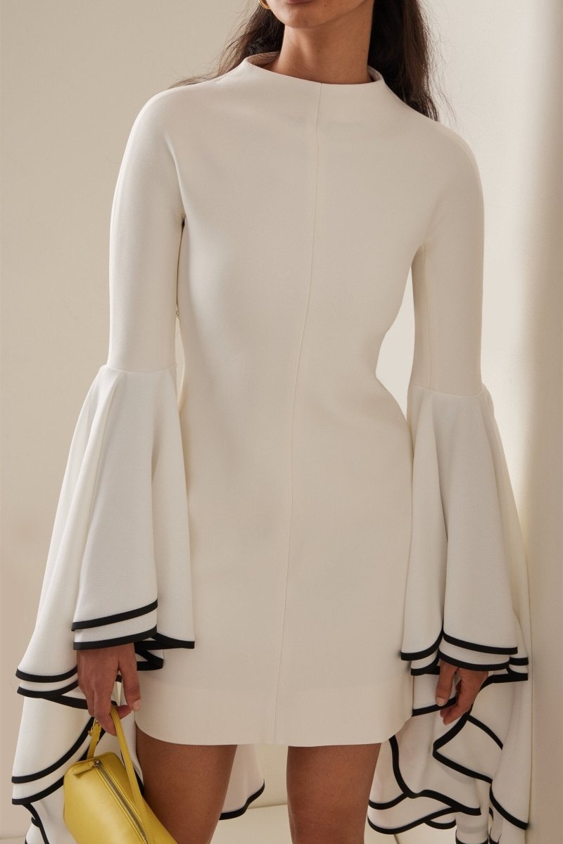 Stilværk™ | Maxine kontrasterende minikjole med flæseærmer