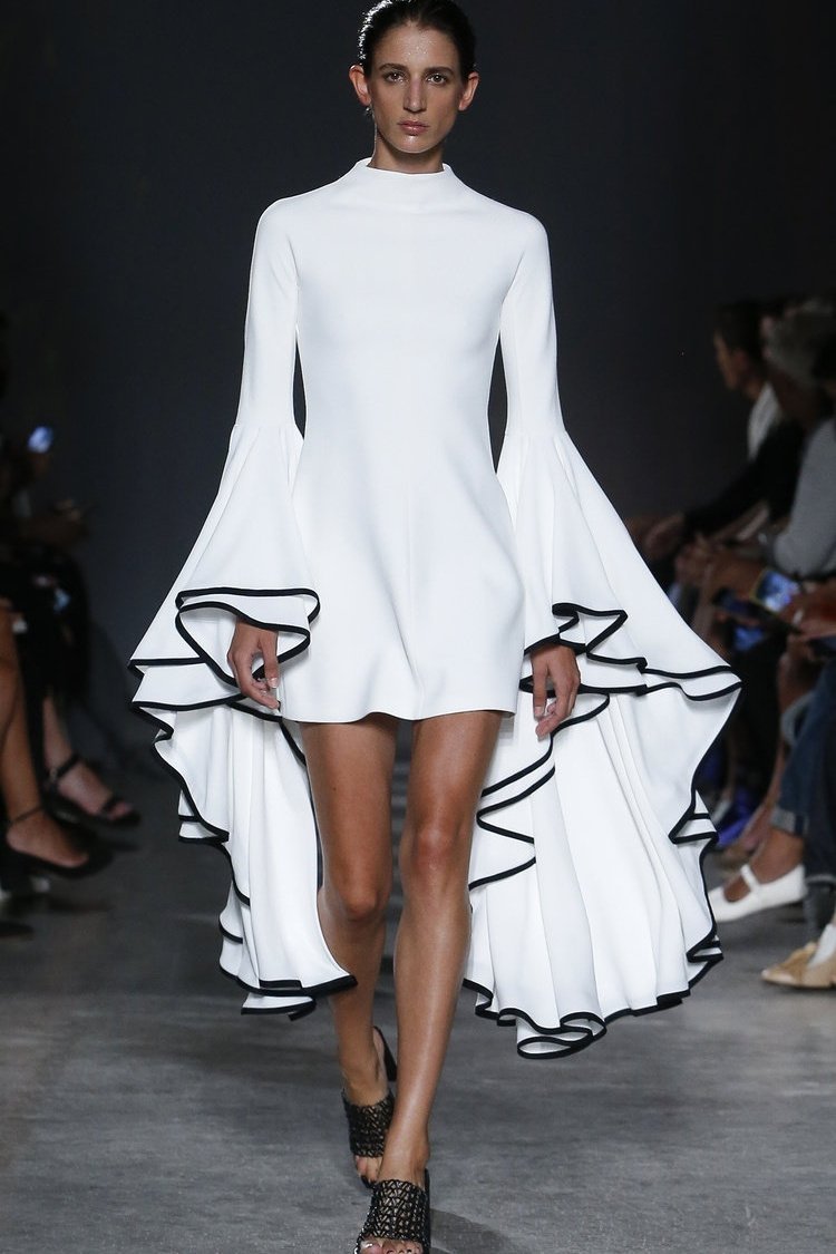 Stilværk™ | Maxine kontrasterende minikjole med flæseærmer