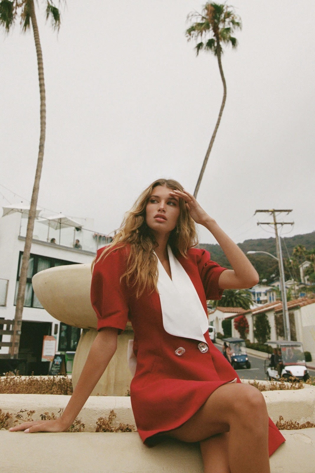 Stilværk™ | Elsie V-udskæring rygløs satin-minikjole